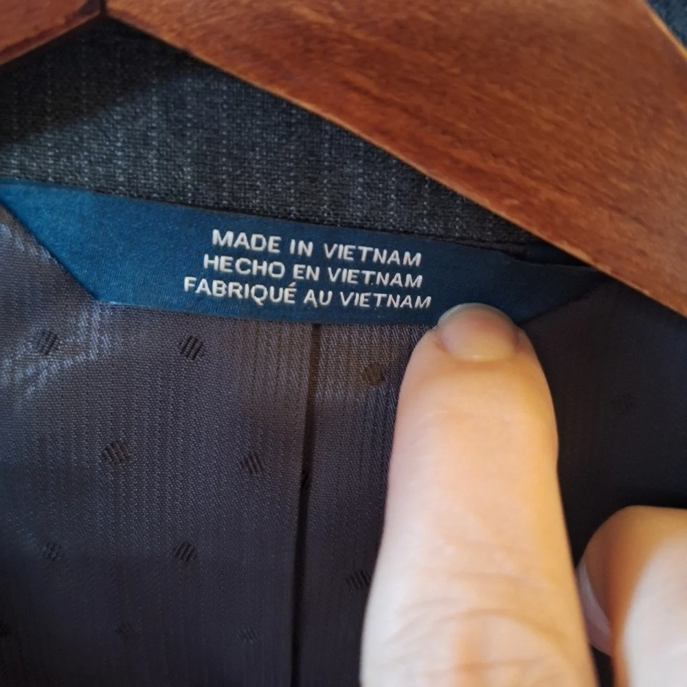 NWT Perry Ellis Travel Luxe Charcoal Pinstriped Sport Coat 2 Button Mens 44 Reg